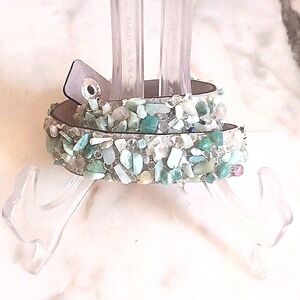 NWT WRAP AROUND BRACELET WITH MINT GREEN/WHITE/TEAL IRREGULAR SHAPPED STONES